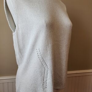 St. John Knits Silver And White Sleveless Shell